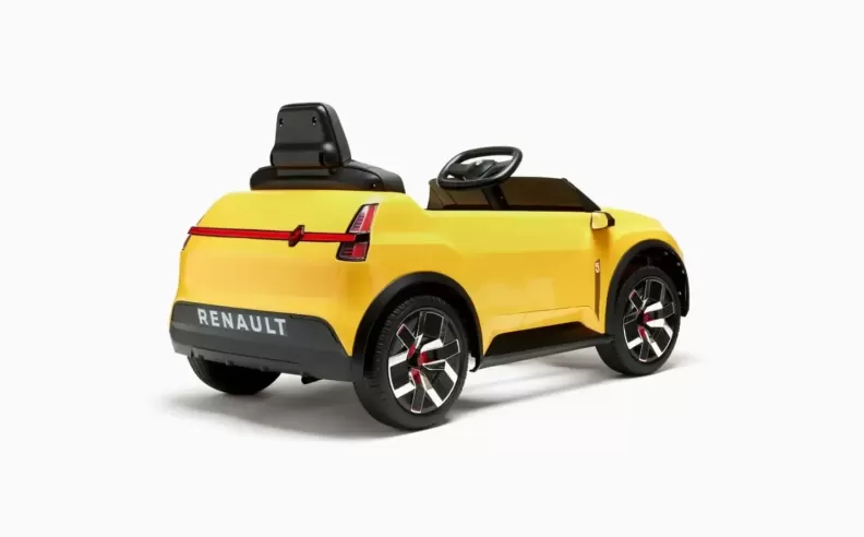 motor283-the-new-renault-5-branded-merchandise-takes-center-stag